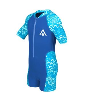 Våddragt, Aquasphere Stingray 2.0, blå og lyseblå kortærmet børnemodel med bølgemønster i lyseblå og hvid på ærmerne og siderne, lynlås foran og hvidt trekantet logo på brystet.